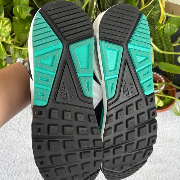 Nike White and Gray Sneakers with Black and Green Highlights - Picture 7 of 8